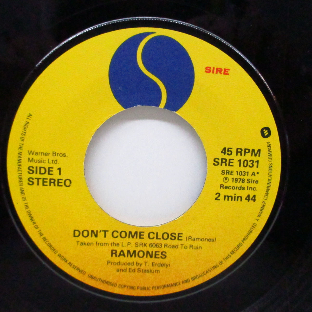 RAMONES (ラモーンズ)  - Don't Come Close (UK オリジナル「ビッグホールセンター黒盤」 7"+カンパニースリーブ)