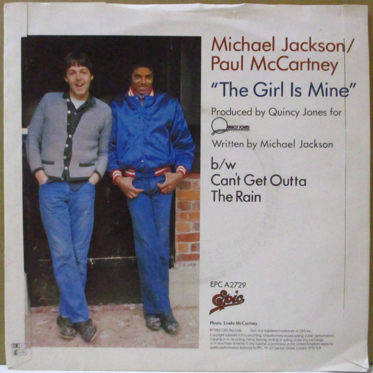 PAUL McCARTNEY / MICHAEL JACKSON (ポール・マッカートニー / マイケル・ジャクソン)  - The Girl Is Mine (UK '82 オリジナル「プロダクション/ライセンス表記あり青紙ラベ・フラットセンター」7インチ+光沢ソフト紙ジャケ)