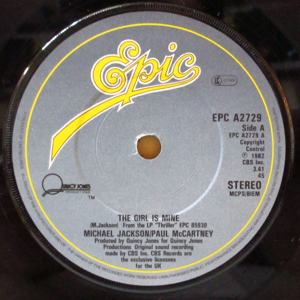 PAUL McCARTNEY / MICHAEL JACKSON (ポール・マッカートニー / マイケル・ジャクソン)  - The Girl Is Mine (UK '82 オリジナル「プロダクション/ライセンス表記あり青紙ラベ・フラットセンター」7インチ+光沢ソフト紙ジャケ)
