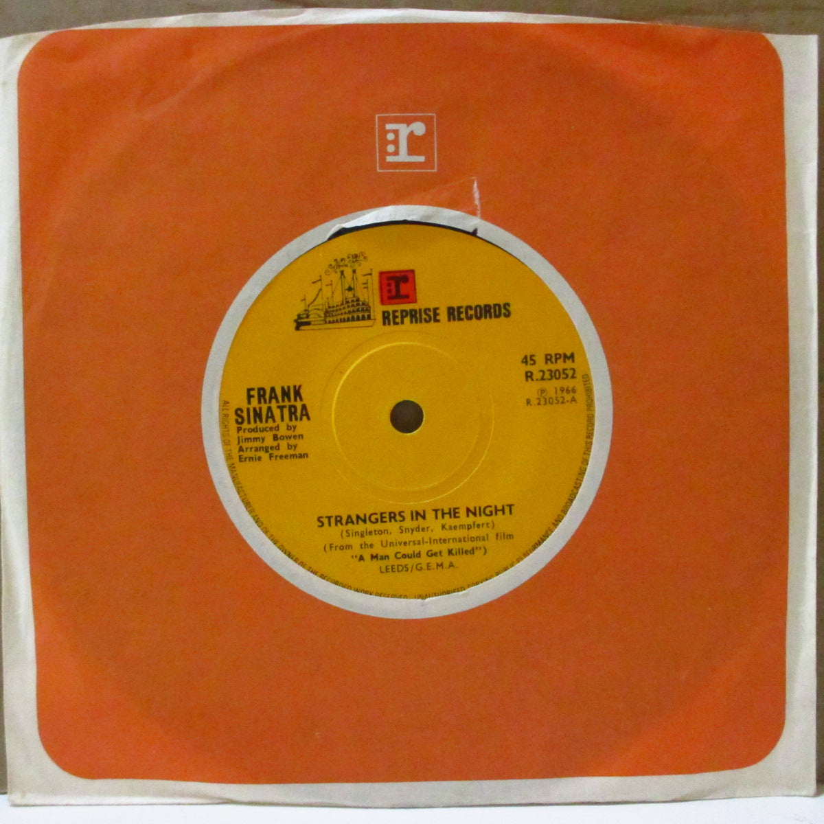 FRANK SINATRA (フランク・シナトラ)  - Strangers In The Night (UK 70's 再発「赤ロゴ・茶色ラベ、ソリッド・センター」7インチ)  王道ポップス大名曲！