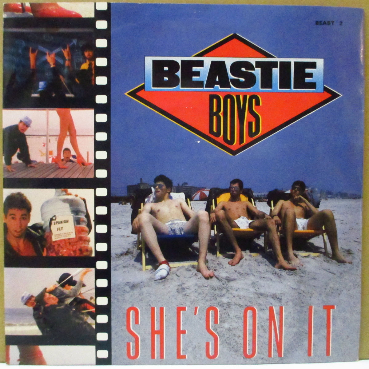 BEASTIE BOYS (ビースティ・ボーイズ)  - She's On It (UK '87 再発 7インチ+光沢固紙ジャケ)