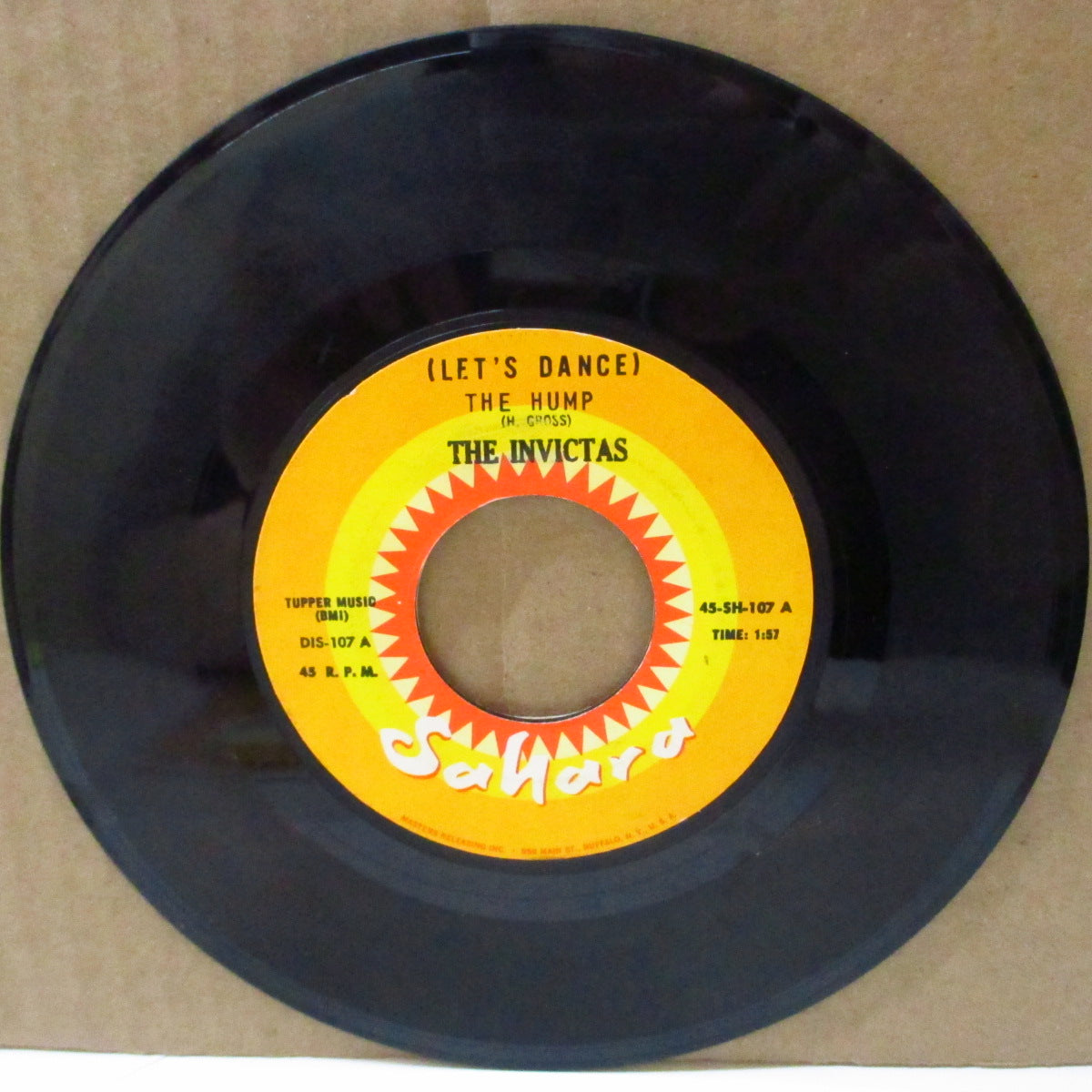 INVICTAS, THE (ジ・インヴィクタス)  - ( Let's Dance ) The Hump (US '66 再発カラー・ラベ・インチ)爆発的イケイケ・ズンドコ・ガレージ・パンク名曲！