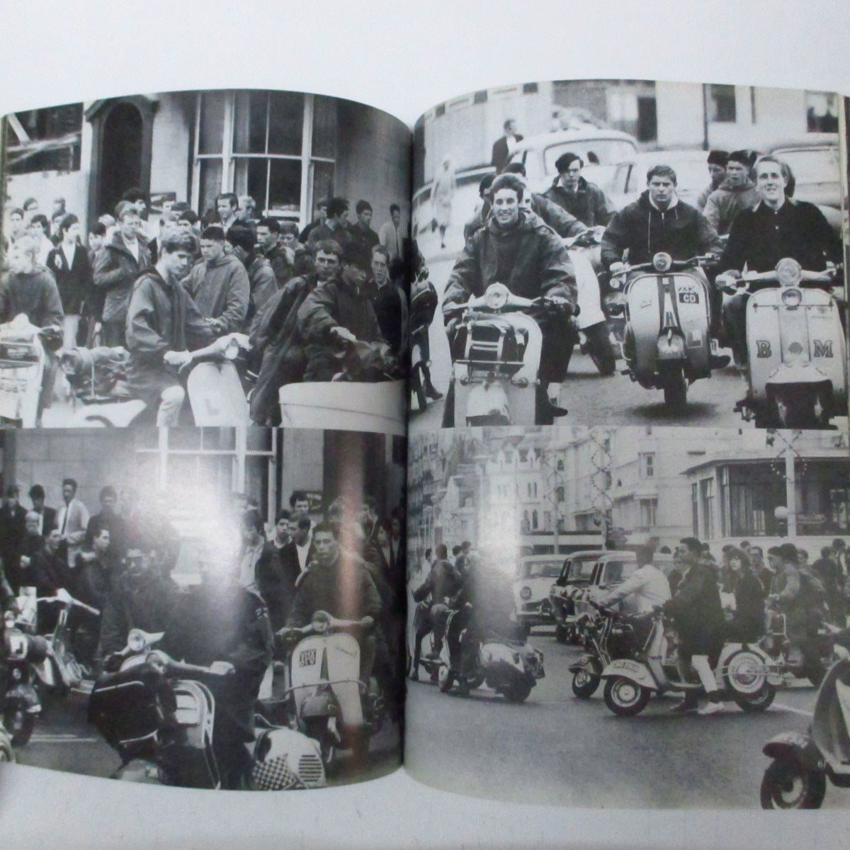 Richard Barnes (著) (リチャード・バーンズ)  - Mods! (UK '94 再販「ペーパーバック」ブック) '60年代モッズ・ムーブメントの全てを網羅した決定版 !