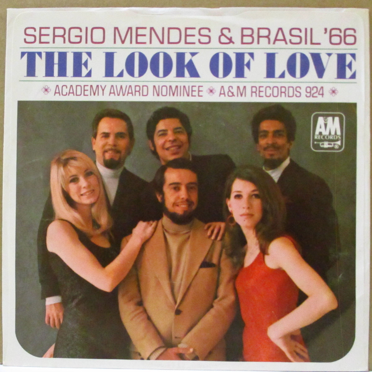 SERGIO MENDES & BRASIL '66 (セルジオ・メンデス＆ブラジル'66)  - The Look Of Love (US '68 オリジナル・ジャケ付 7インチ)ダスティ・スプリングフィールド名曲の清涼ソフト・ボサノヴァ・カヴァ！