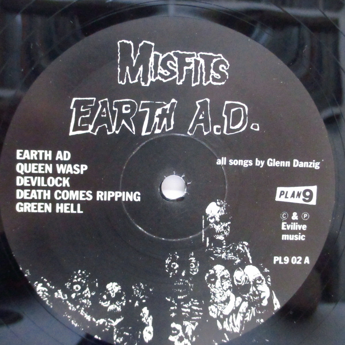 MISFITS (ミスフィッツ)  - Earth A.D. / Wolfs Blood (US '91 正規再発 Evilive Music 出版ラベ「黒盤 」LP/裏タイトル文字が非常に珍しい「白枠」！ )