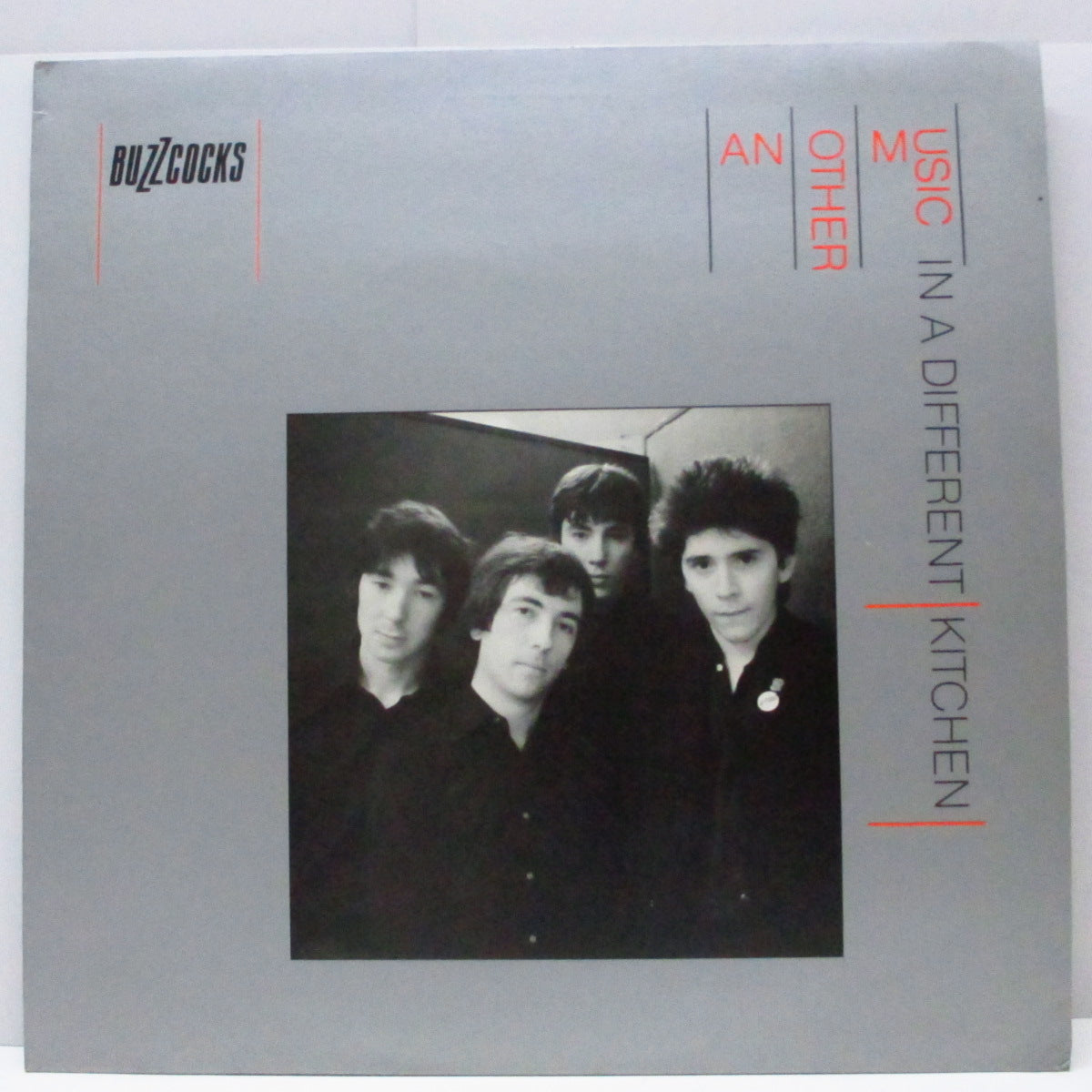 BUZZCOCKS (バズコックス)  - Another Music In A Different Kitchen (UK '80 「Liberty」再発 LP +黒インナー/バーコードの無い「白黒写真」ジャケ）