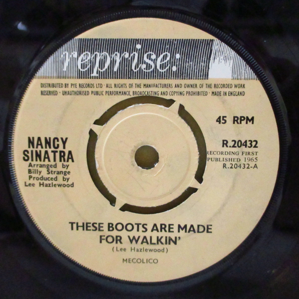 NANCY SINATRA (ナンシー・シナトラ)  - These Boots Are Made For Walkin' (UK '65 オリジナル「プッシュアウト・センター」7インチ+カンパニースリーブ)'65年大ヒット名曲！