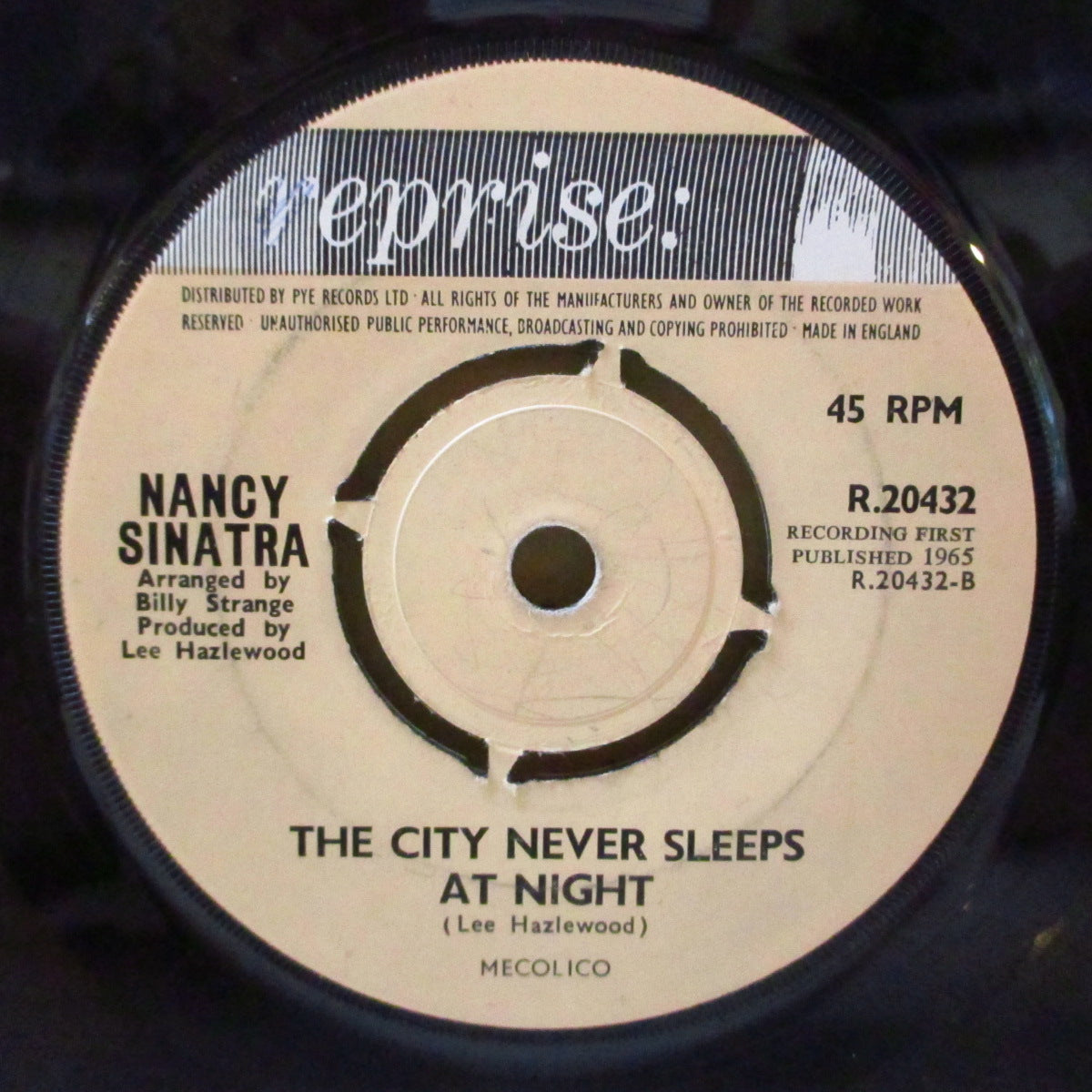 NANCY SINATRA (ナンシー・シナトラ)  - These Boots Are Made For Walkin' (UK '65 オリジナル「プッシュアウト・センター」7インチ+カンパニースリーブ)'65年大ヒット名曲！