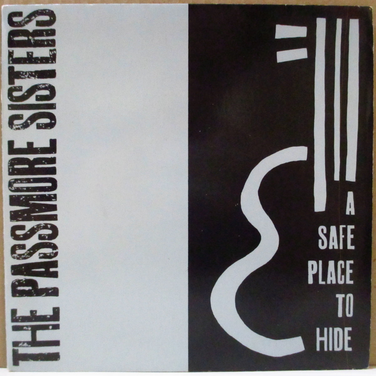 PASSMORE SISTERS, THE (パスモア・シスターズ)  - A Safe Place To Hide (UK オリジナル 7インチ+光沢固紙ジャケ)