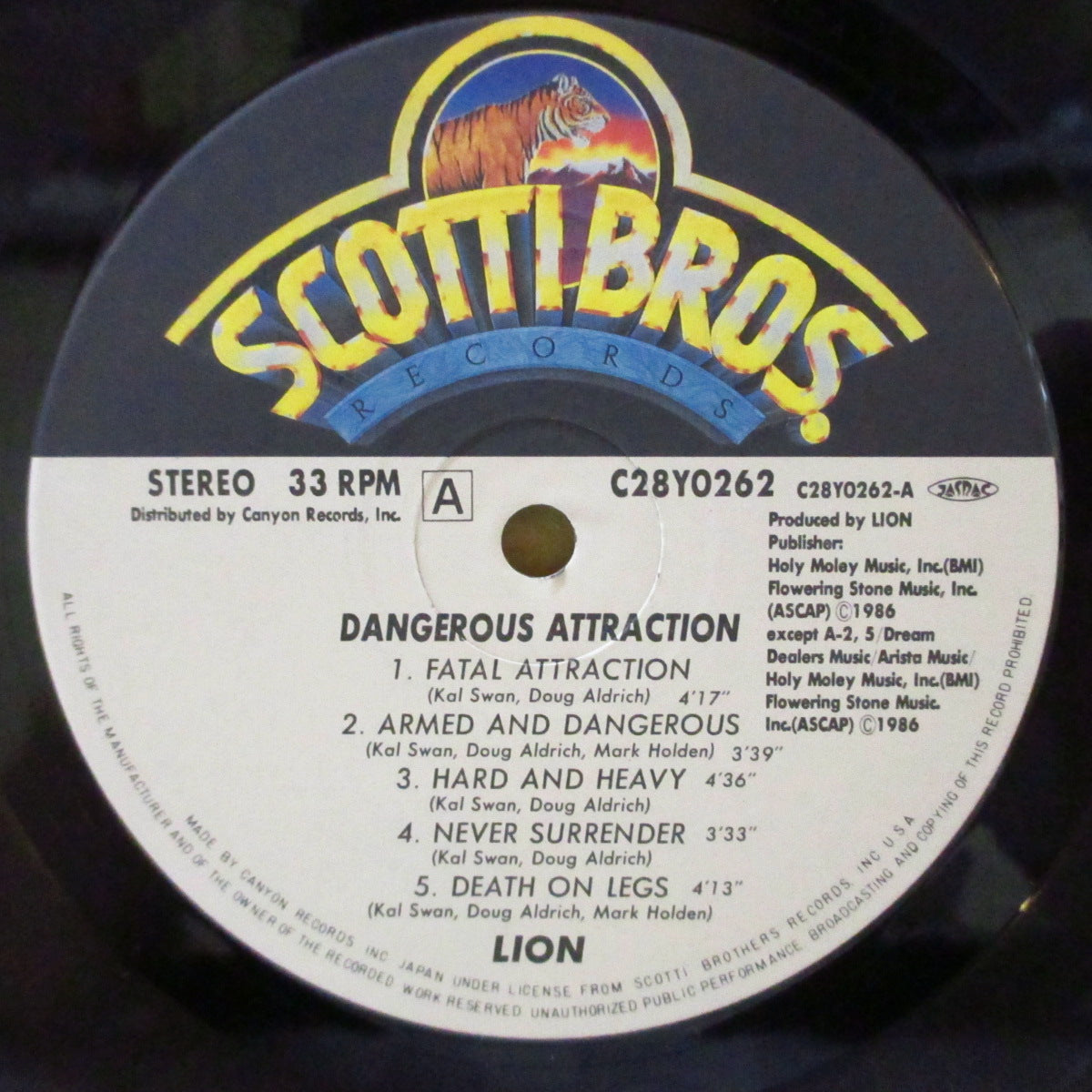 LION (ライオン)  - Dangerous Attraction (Japan オリジナル LP+見開きインサート/帯欠) '87年1stアルバム