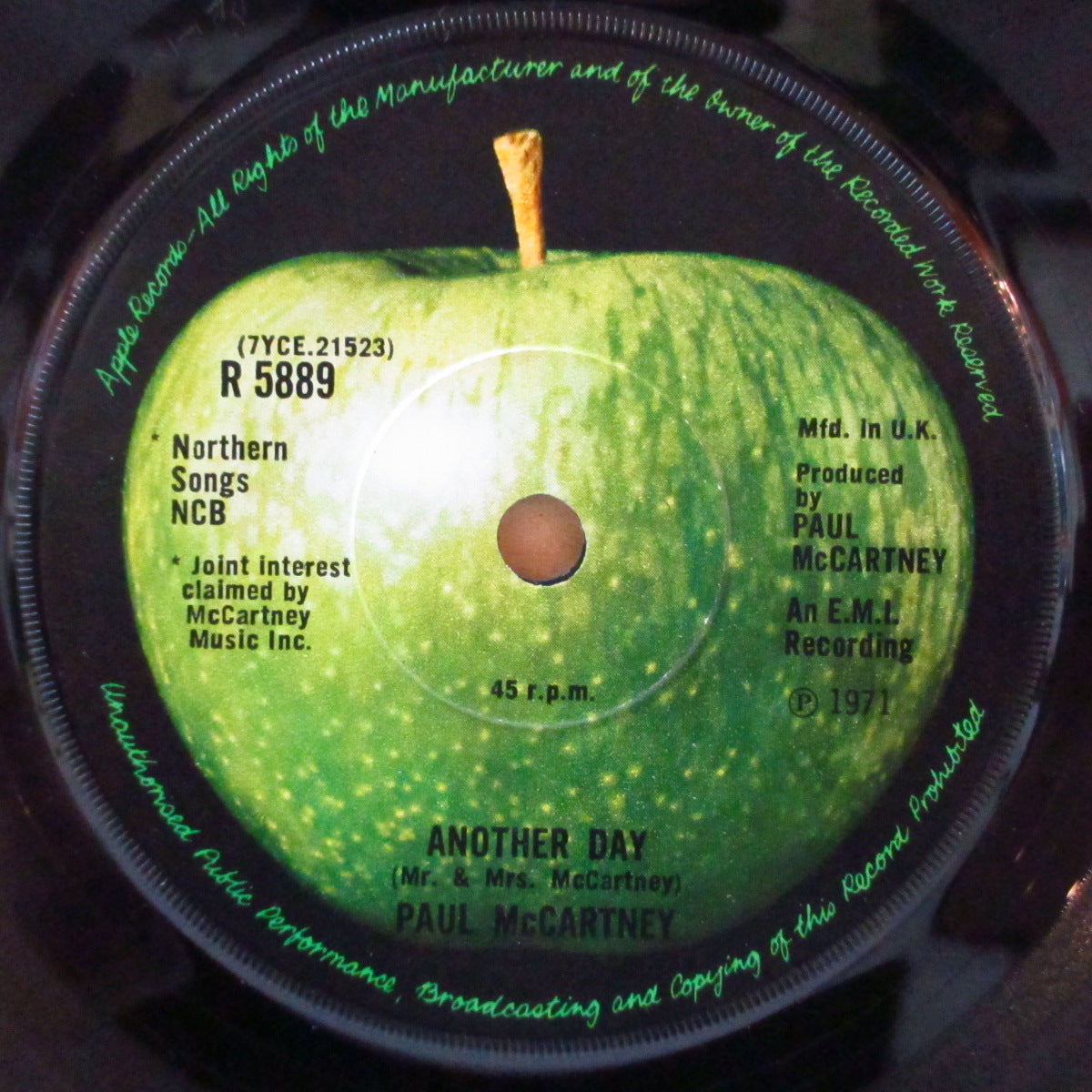 PAUL McCARTNEY (ポール・マッカートニー)  - Another Day (UK '71 オリジナル「Copyright also claimed by maclenクレジット無し・フラットセンター」7インチ+アップルダイカット黒スリーブ)
