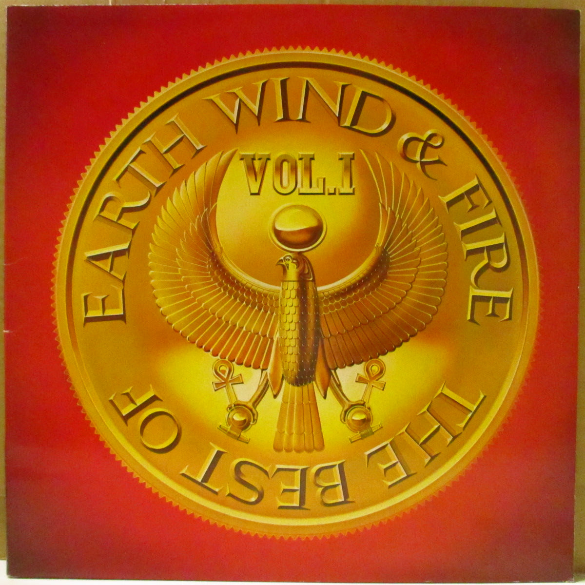 EARTH, WIND & FIRE (アース・ウィンド・アンド・ファイアー)  - The Best Of Earth, Wind & Fire Vol.1 (UK 80's 再発品番「CBS 3253 白ロゴ、赤ラベ」ステレオLP/光沢見開きジャケ)ベスト全10曲
