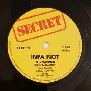 INFA-RIOT(インファ・ライオット) - The Winner (UK オリジナル 7"/光沢固紙折り返しジャケ) B面アルバム未収録！