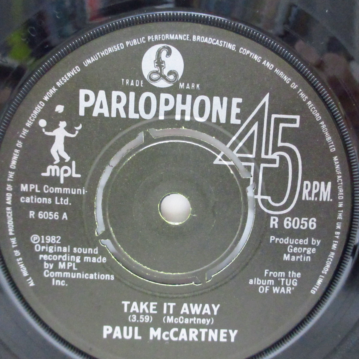 PAUL McCARTNEY (ポール・マッカートニー) - Take It Away (UK  オリジナル「黒紙ラベ、ラウンドセンター」7+光沢固紙ジャケ)