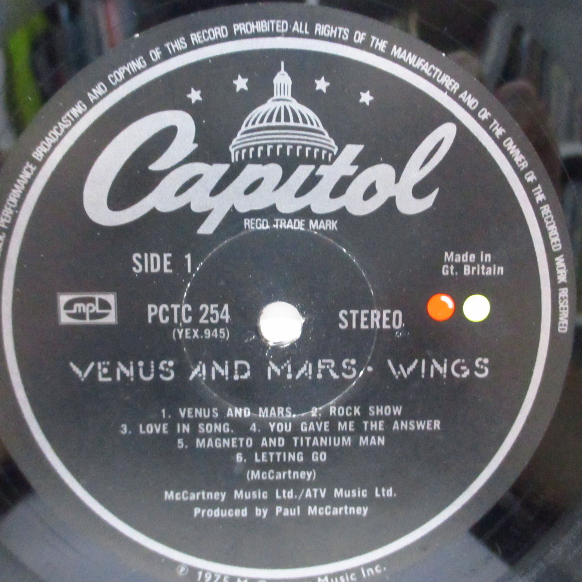 PAUL McCARTNEY & WINGS (ポール・マッカートニー & ウイングス) - Venus And Mars (UK オリジナル  LP+インナー、ポスター2枚、ステッカー2枚/Stickered GS「完品」)