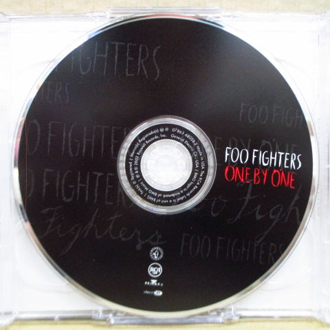 FOO FIGHTERS (フー・ファイターズ) - One By One (US 限定 CD+DVD)
