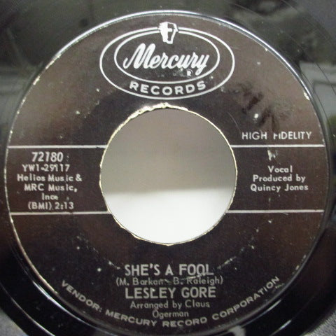LESLEY GORE - She's A Fool / The Old Crowd (PS無)